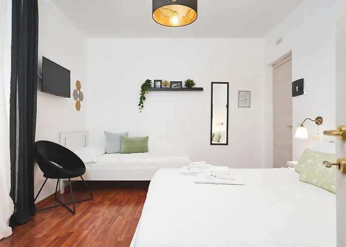 Hotiday Quiet Night 3*